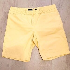 LIMITED CASSIDY FIT COTTON STRETCH PALE BUTTER YELLOW BERMUDA SHORTS SZ 8